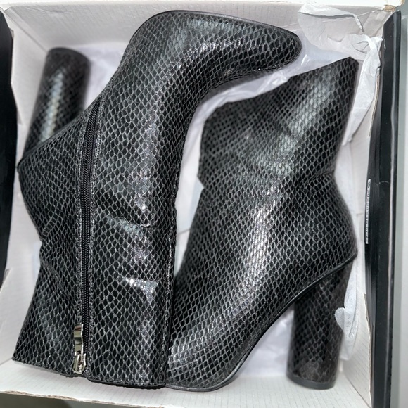 Fashion Nova Shoes - Fashion Nova Ankle Boots - Black Snake Print, Size 7